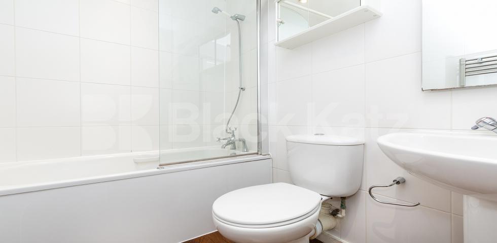 			ZONE 1 LOCATION, 2 Bedroom, 1 bath, 1 reception Apartment			 GOWER STREET, BLOOMSBURY